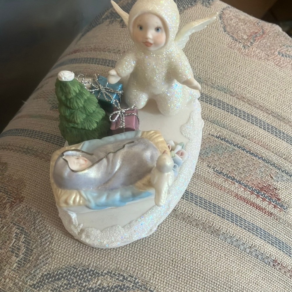 Holiday Angel Figurine with Tree and Gifts